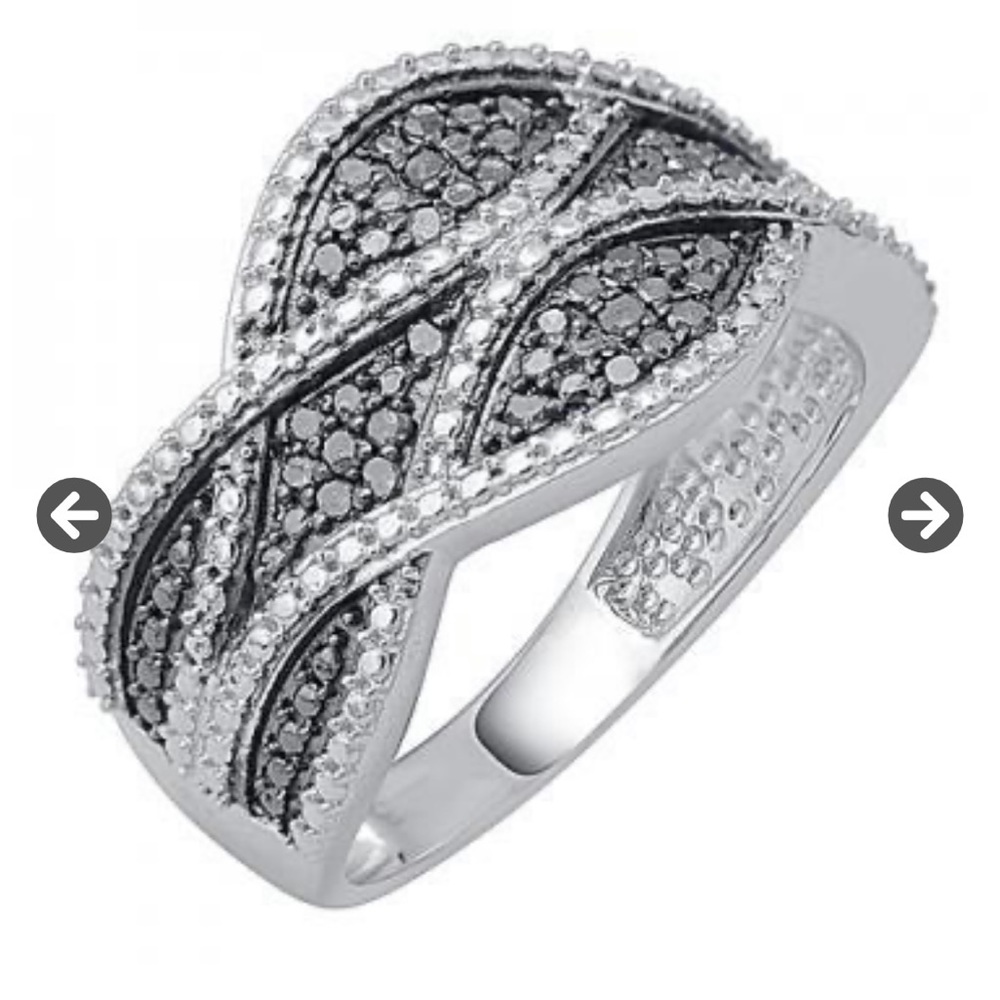 14k gold black and white Diamond ring